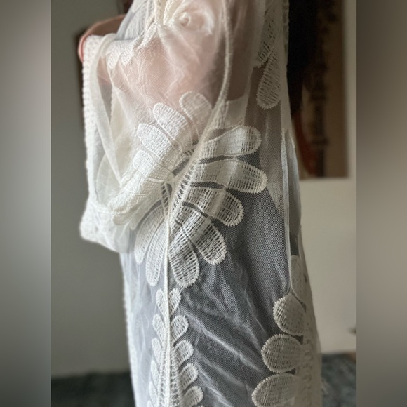 One Size Lace Kimono White Floral - Picture 5 of 5